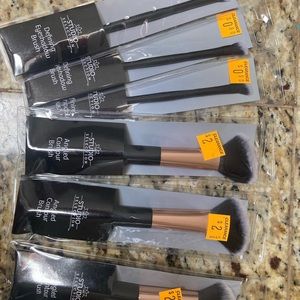 Different size brushes price is for all